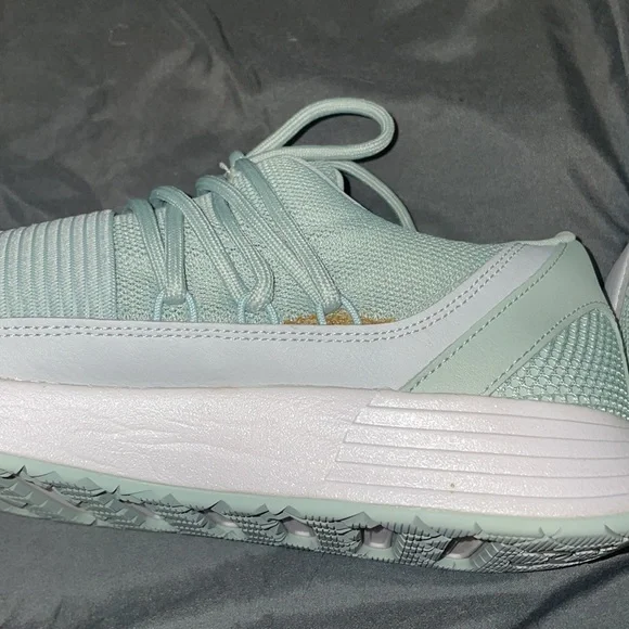 Size 9 Women’s Green Under Armour Athletic Shoes - Picture 8 of 9
